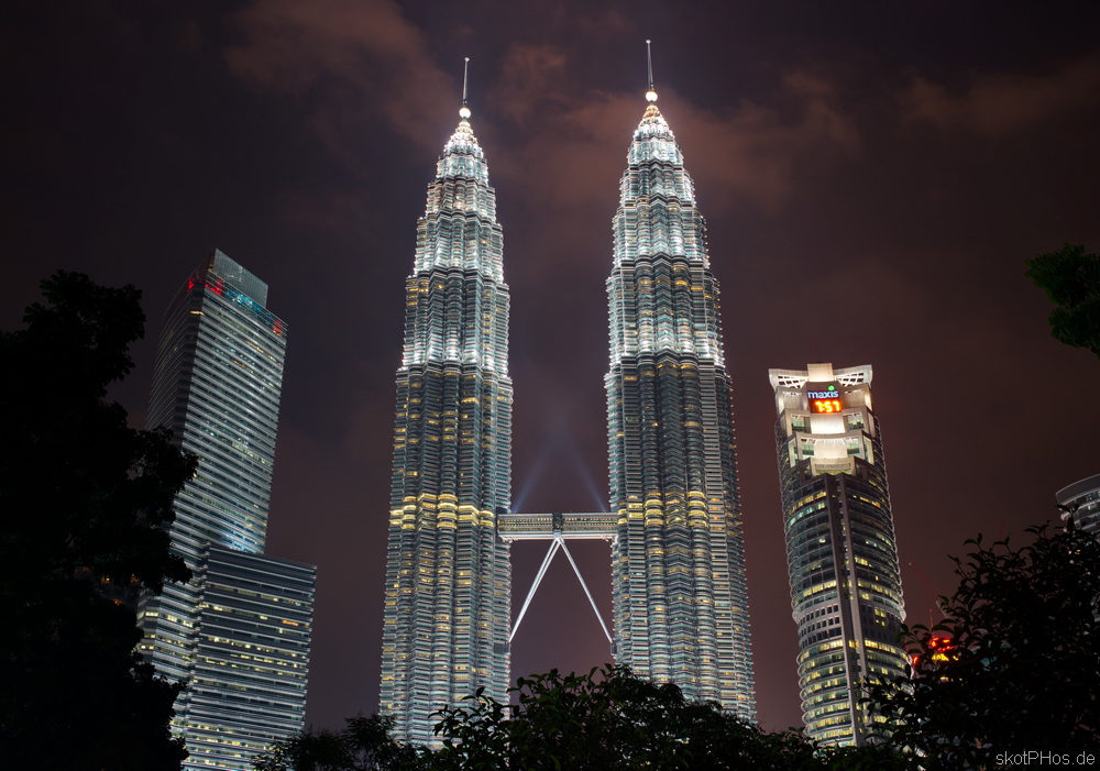 Patronas Towers at night