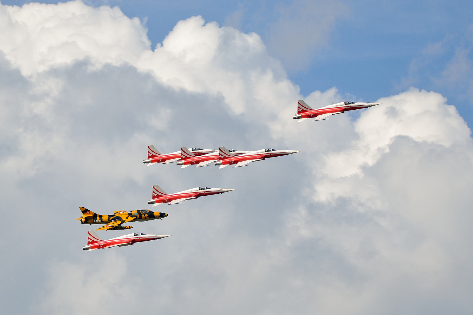 Patrouille Suisse + Hawker Hunter