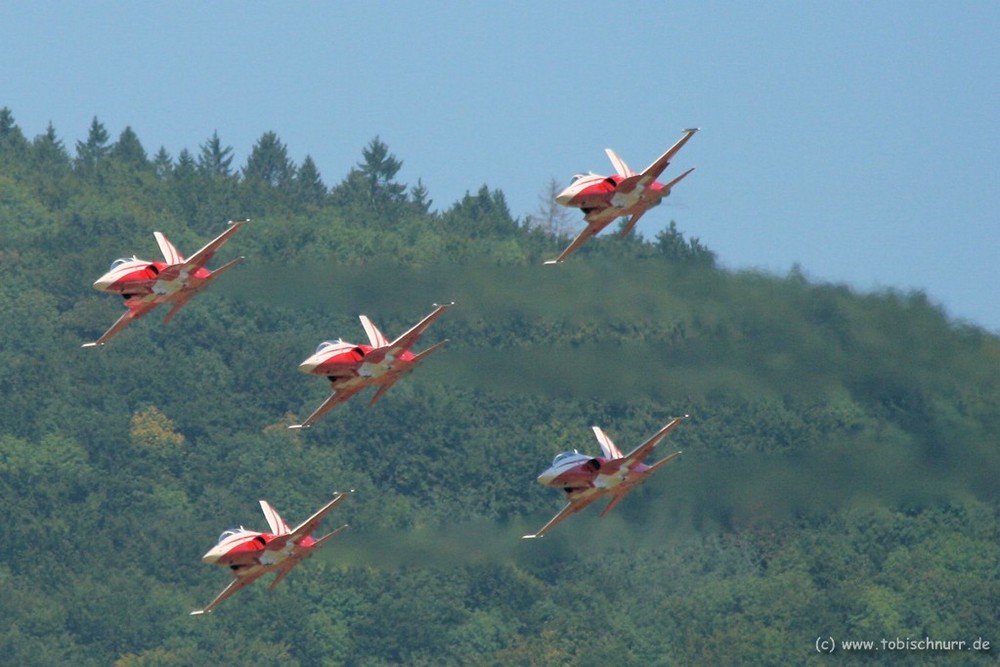 Patrouille Suisse im Anflug