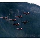 Patrouille Suisse mit Hunter im Schlepptau