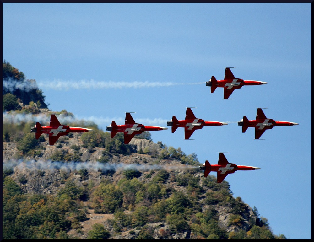 Patrouille Suisse mit ihren Northrop F-5 Tigers am Foire du Valais