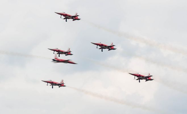 Patrouille Suisse performing "Tunnel" Formation