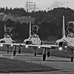 Patrouille Suisse Tiger Rollen zum Start      S / W