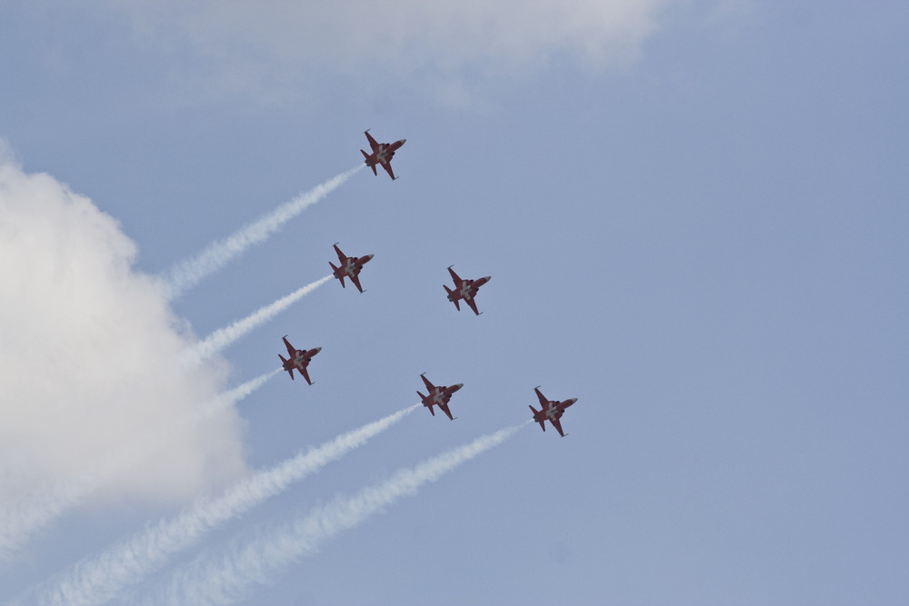 Patrouille Suisse zum Hafengeburtstag Hamburg 2009 - Bild 5