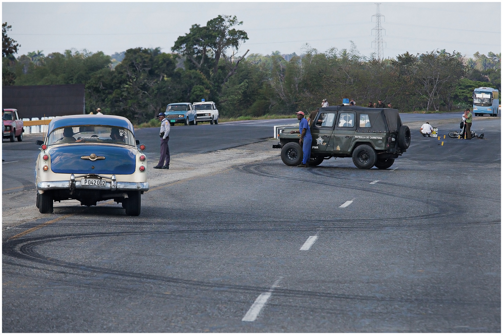 ... PATRULLA DE CARRETERA +1