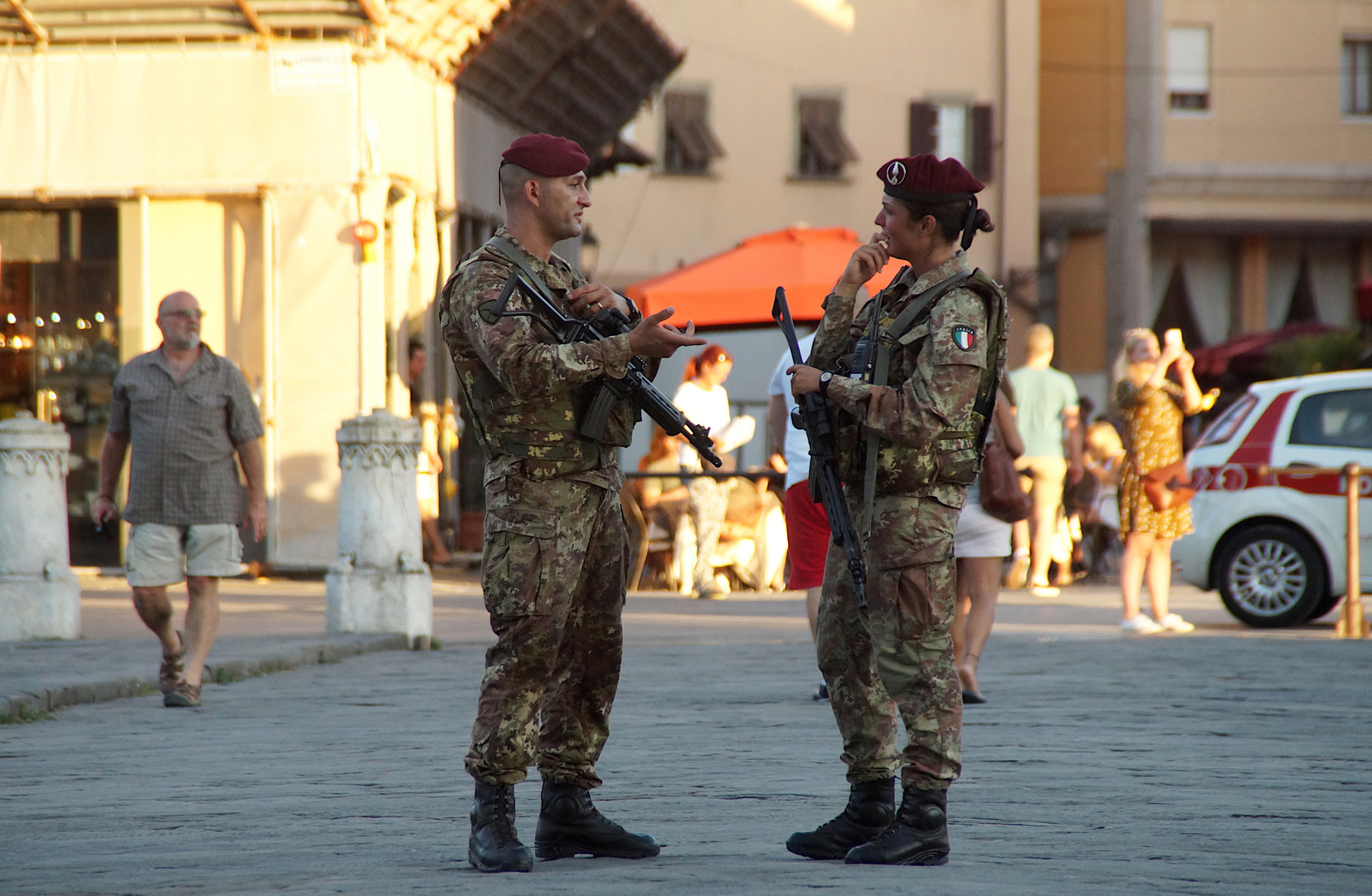 Pattuglia di guardia in Pisa