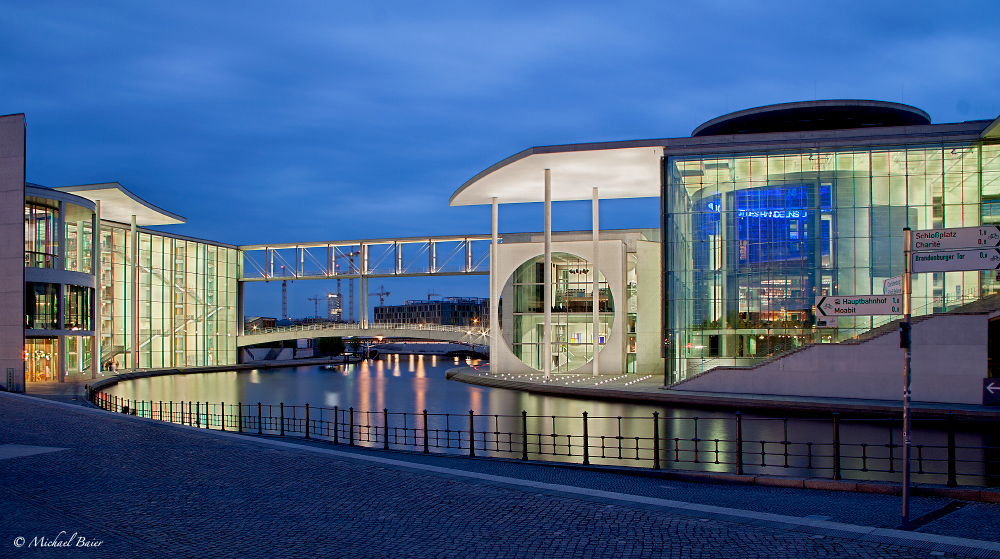 Paul-Löbe-Haus, Berlin bei Nacht