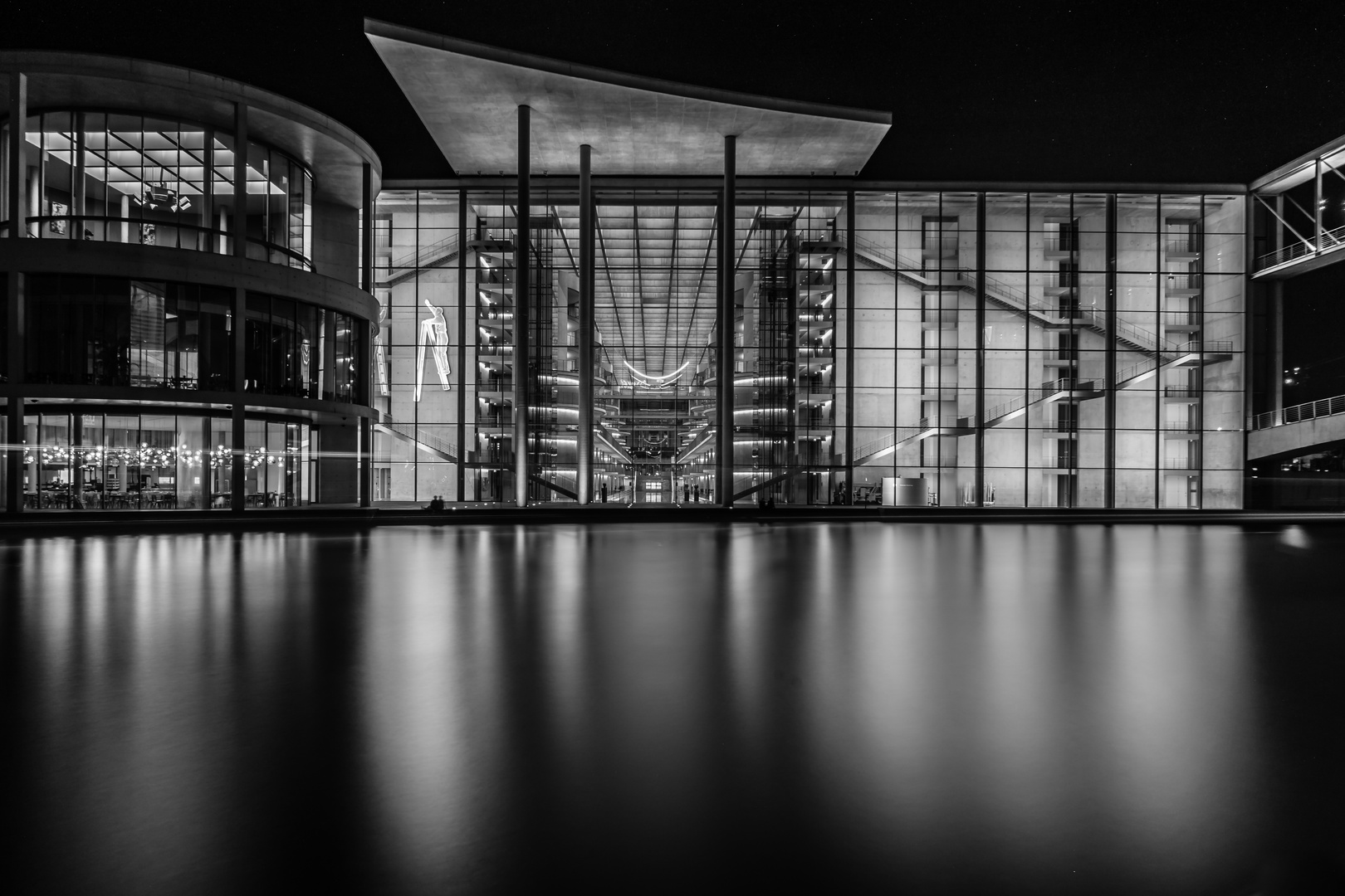 Paul-Löbe-Haus by night