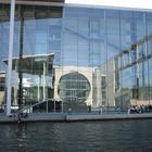 Paul-Löbe-Haus mit dem Spiegelbild vom Marie-Elisabeth-Lüders-Haus Berlin