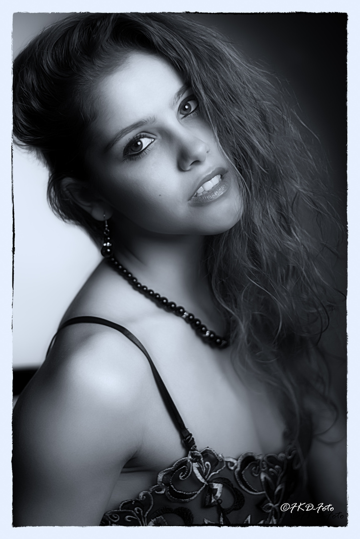 Paula - Portrait - FKD_0412-B &W 