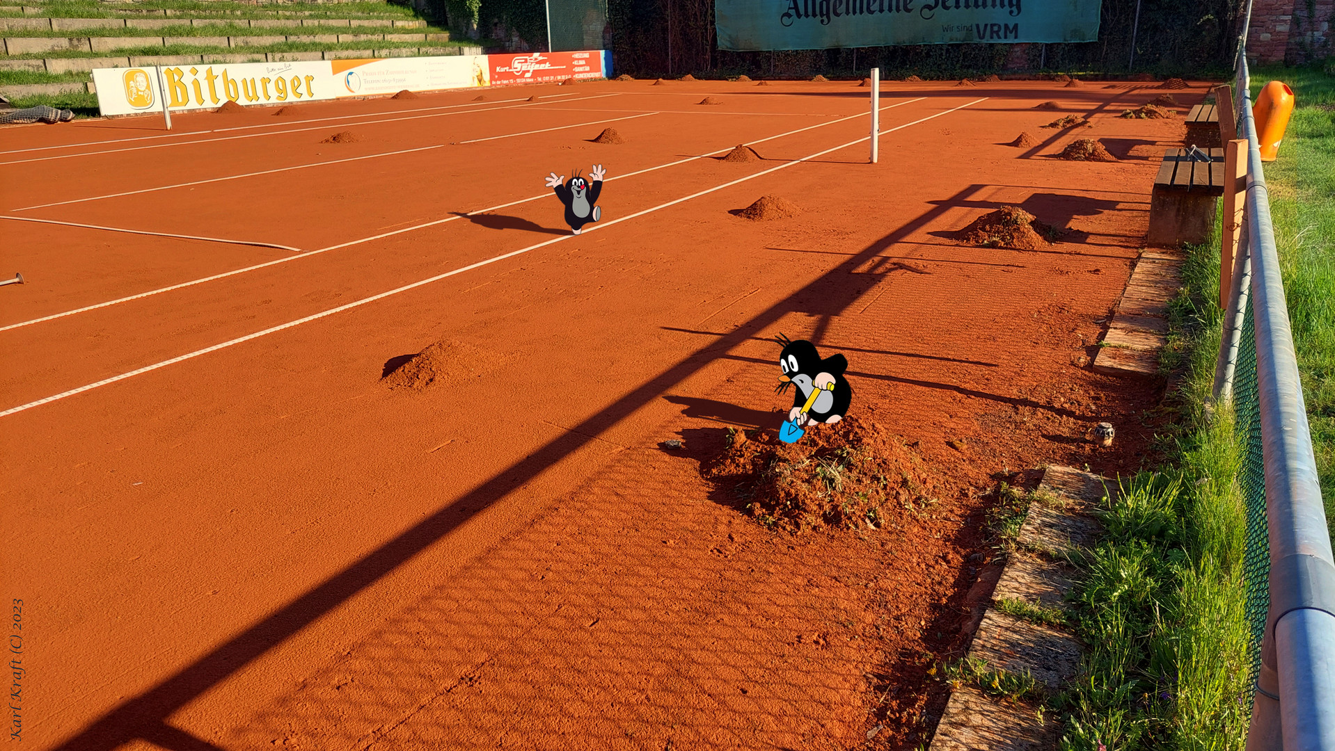 Pauli und sein Zwillingsbruder auf dem Tennisplatz