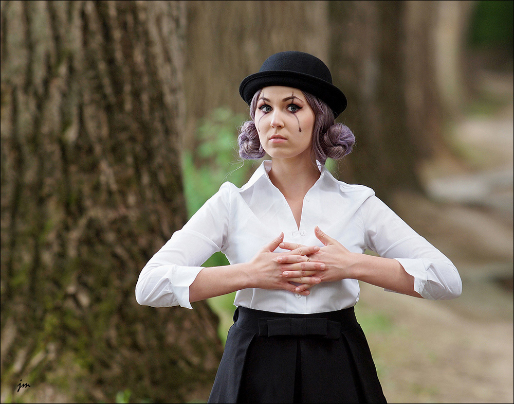 Paulina allein im Wald