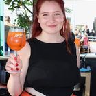 Pauline mit Cocktail