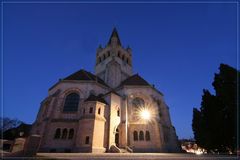 Paulus Kirche zur blauen Stunde ...