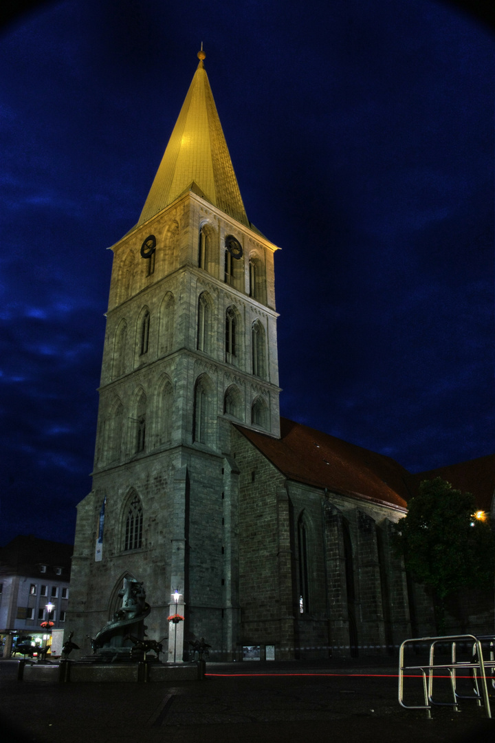Pauluskirche in Hamm zur Blauen Stunde