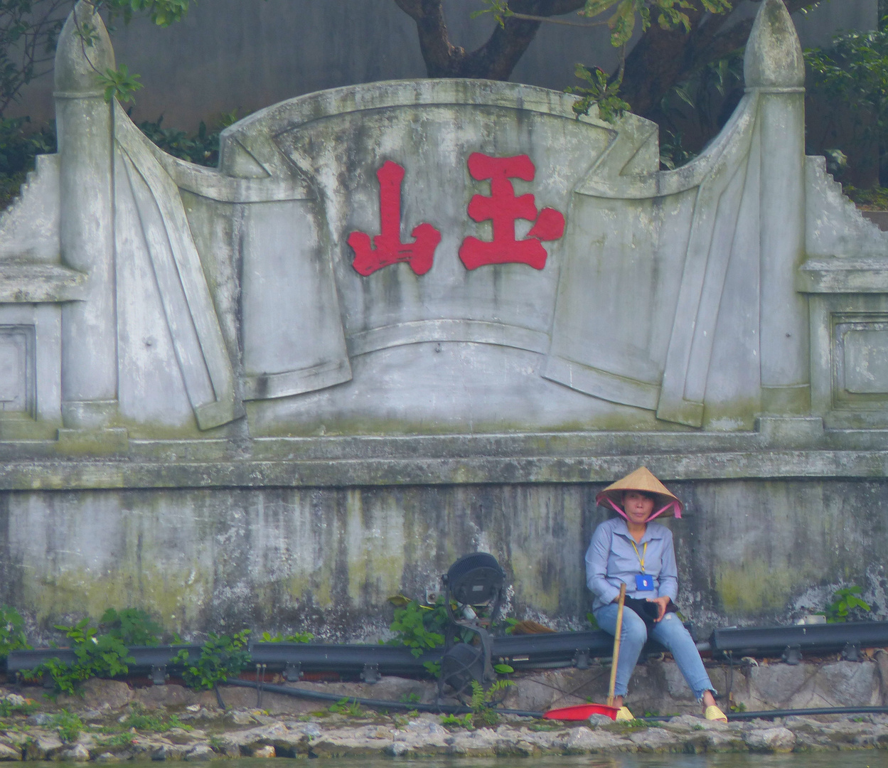 Pause am Huan-Kiem-See in Hanoi