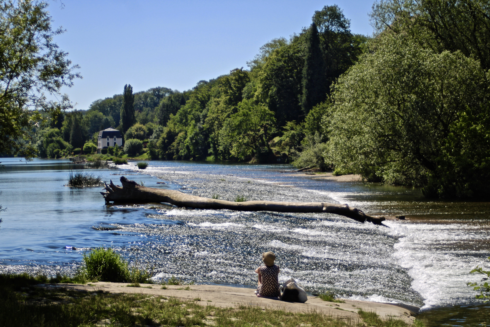 ...pause au bord du le Doubs !!!...