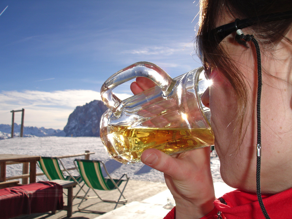 Pause auf der Skihütte