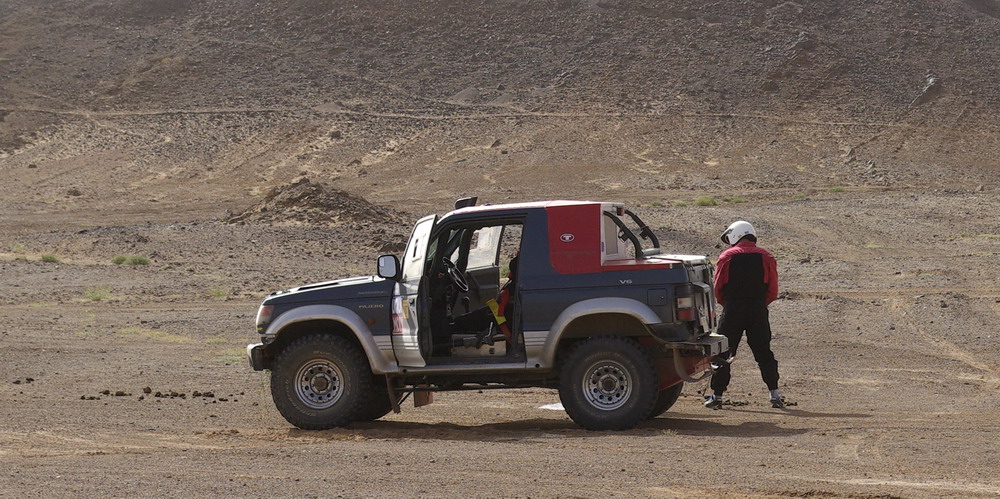 Pause beim Rallyefahren "Tuareg-Rallye 2007"