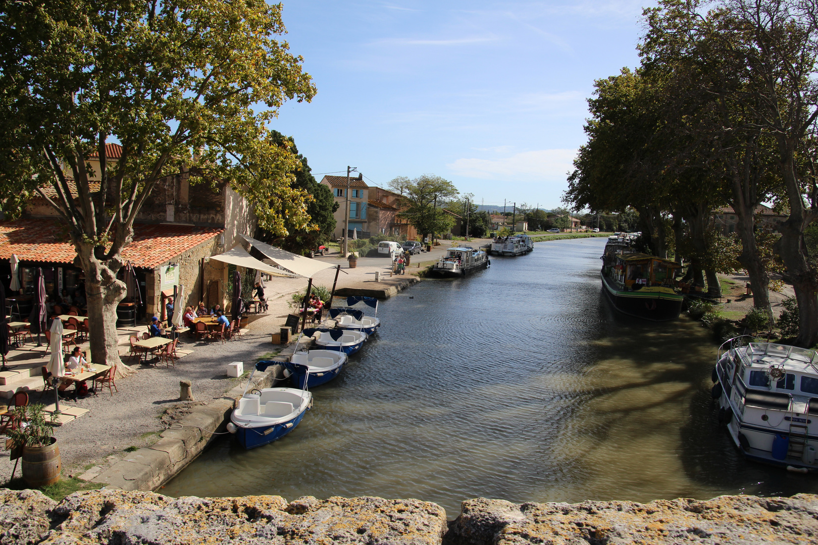 Pause café le long du canal du midi