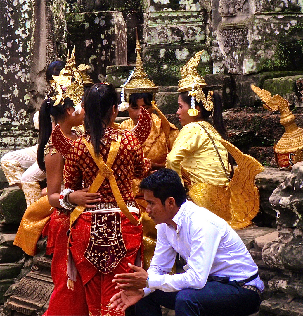 pause für die foto-asparas, cambodia 2010