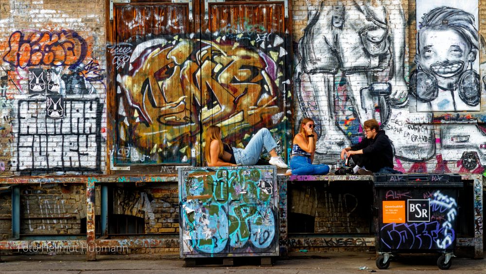 PAUSE IM RAW TEMPEL Foto & Bild berlin, streetart, graffiti Bilder