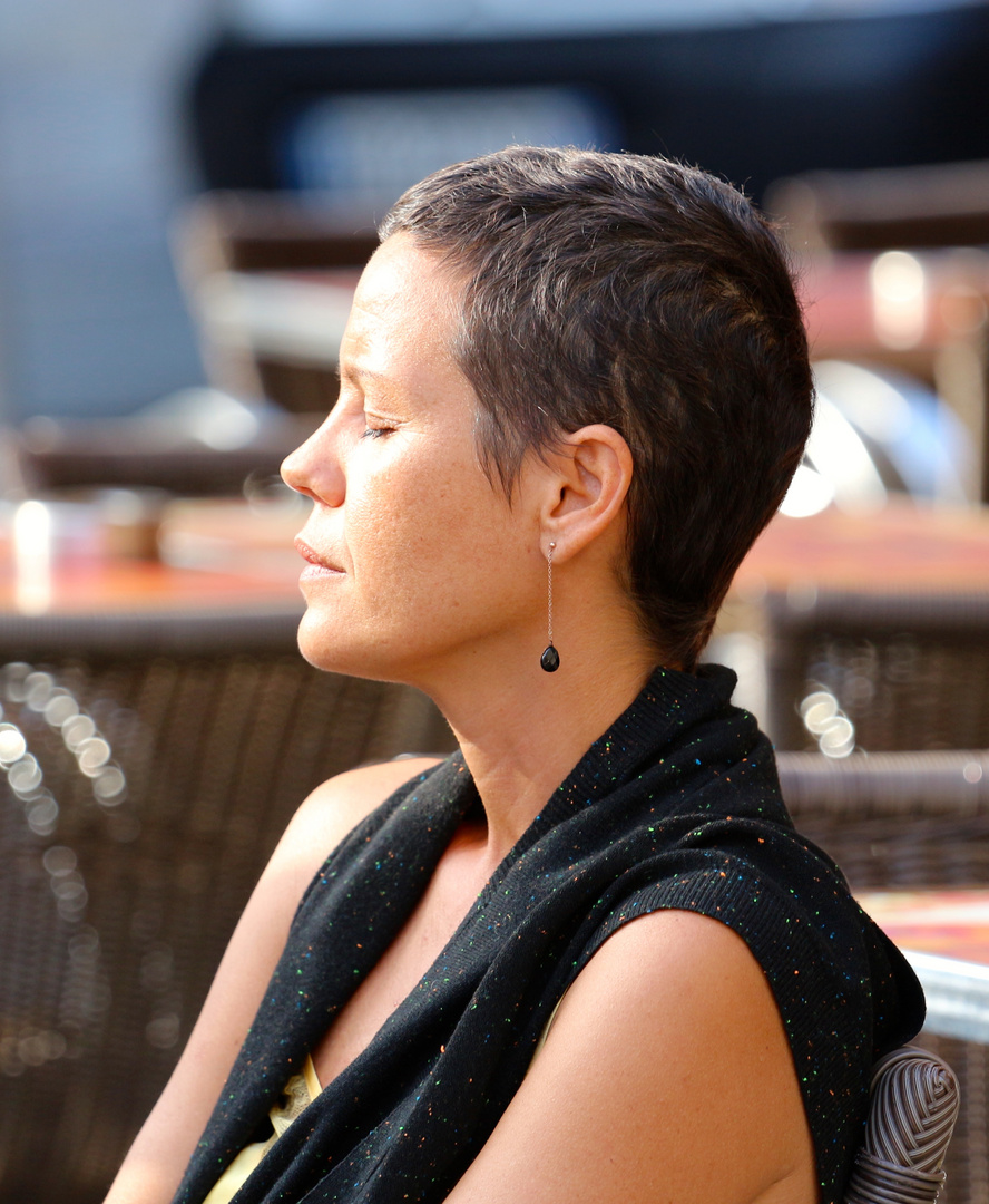 Pause im Straßencafé in Arles