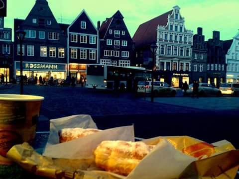 Pause in Lüneburg zur blauen Stunde