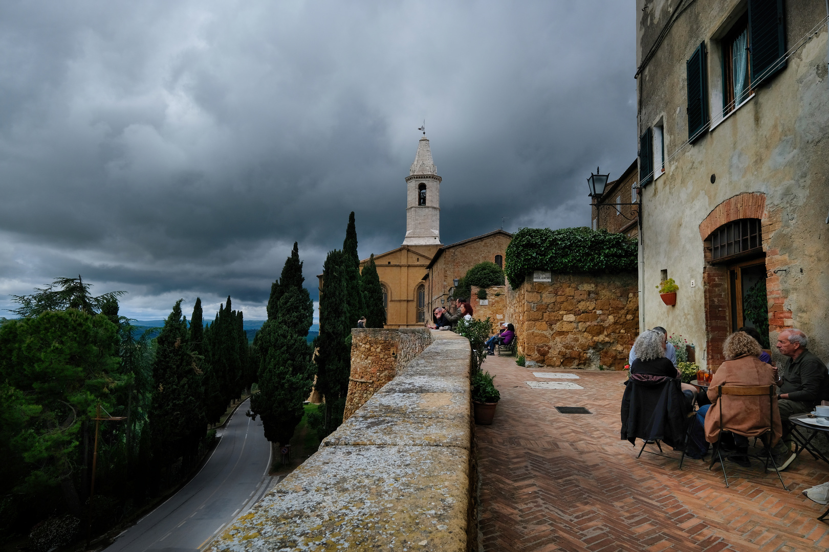 " Pause in Pienza "