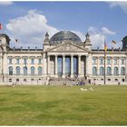 Pause vor dem Reichstagsgebäude