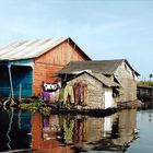 pauvre habitat sur le lac tonle sap