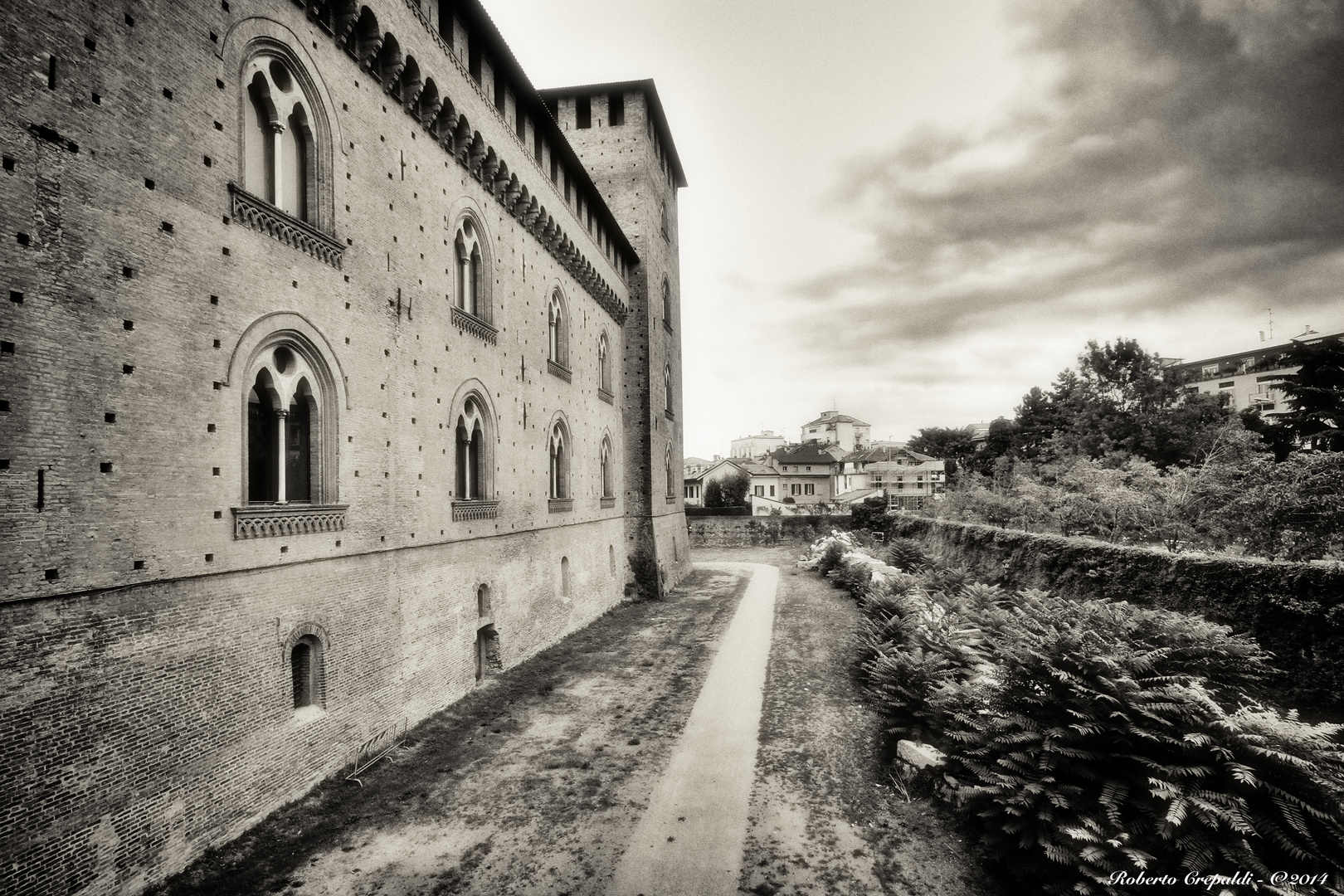 Pavia, Castello Visconteo, fossato