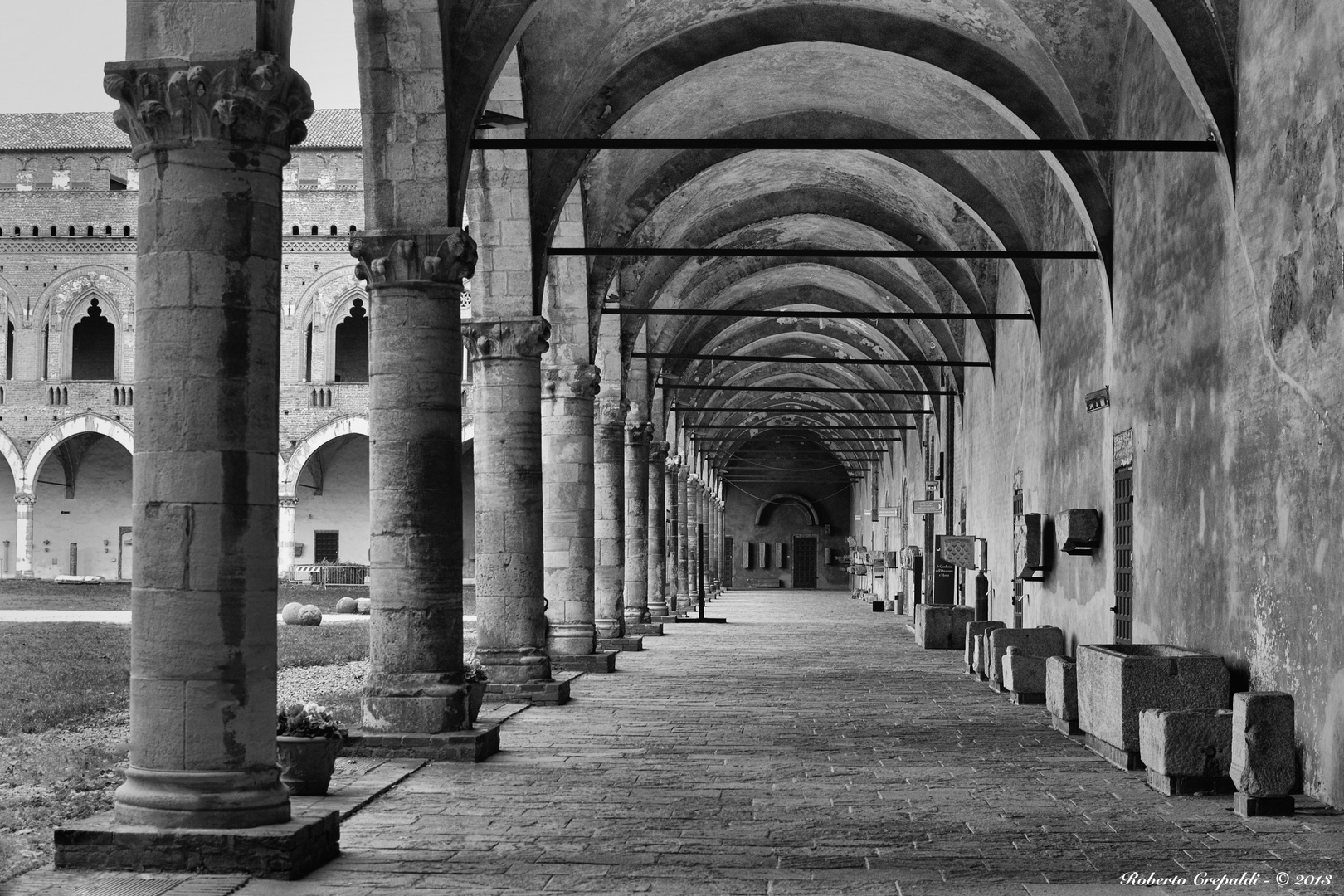 Pavia, Castello Visconteo, portico