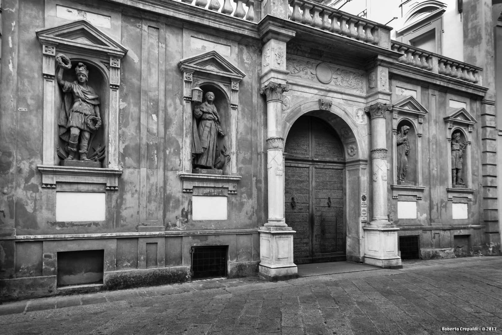 Pavia, centro storico, antico palazzo