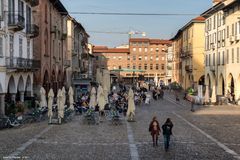 Pavia, Piazza della Vittoria