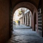 Pavia, porticato del Broletto