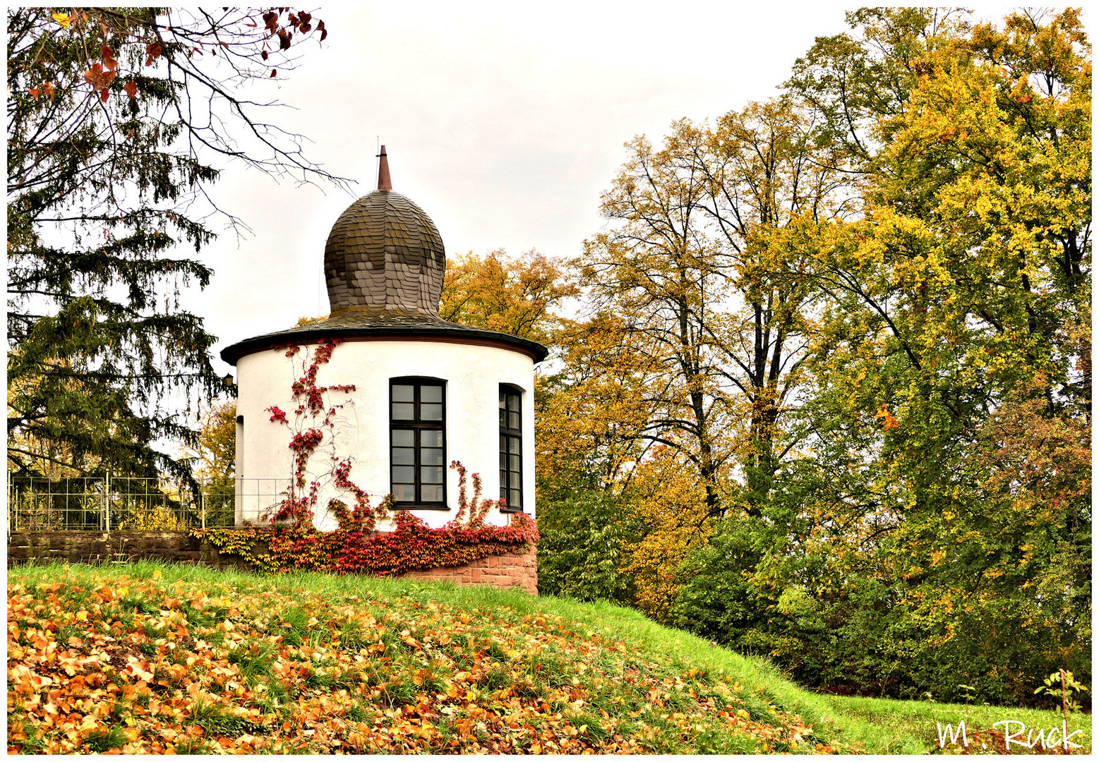 Pavilion im herbstliche Ambiente !