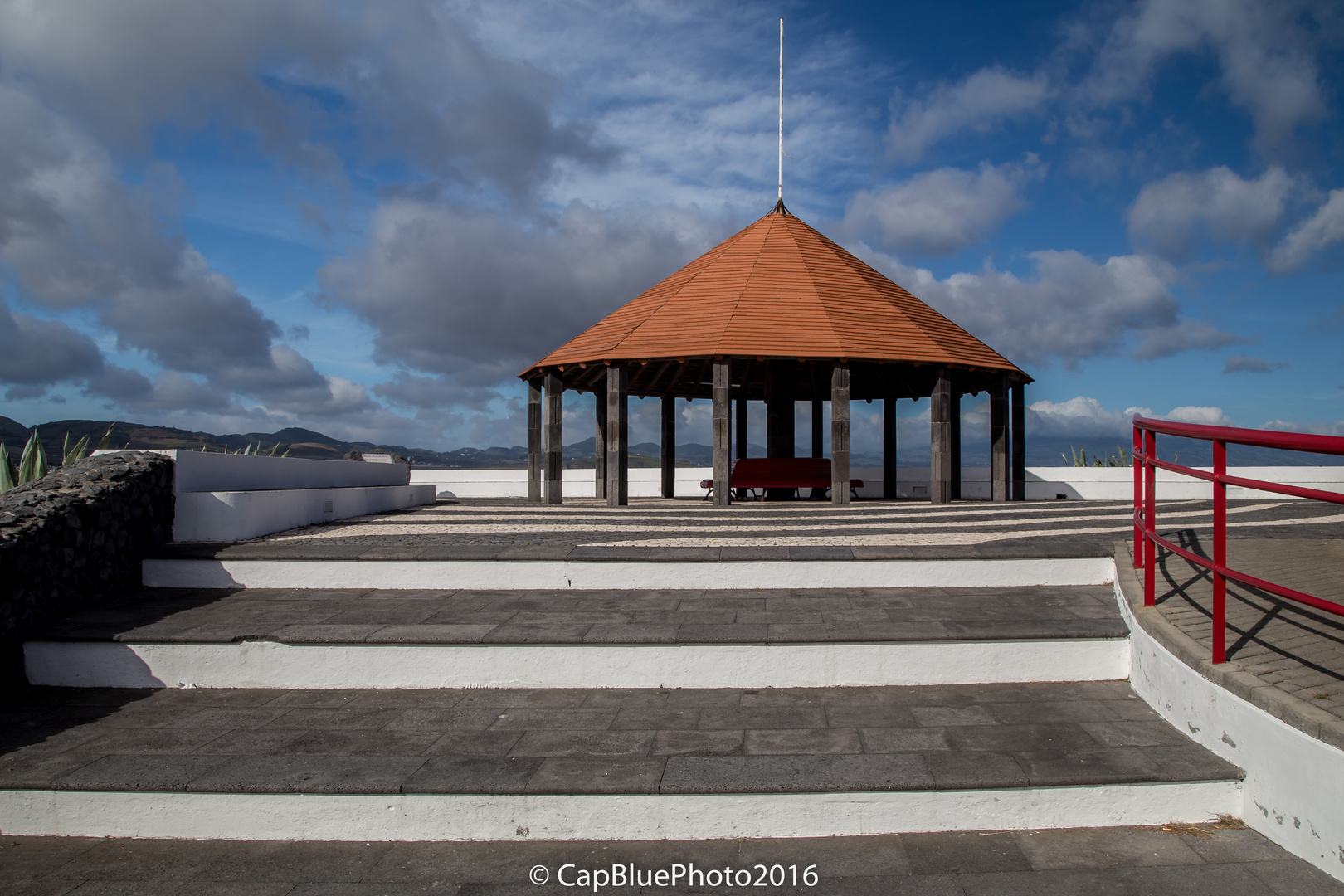 Pavillion an der Praia Barbara vor Ribeira Seca