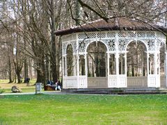 Pavillion im Frühling