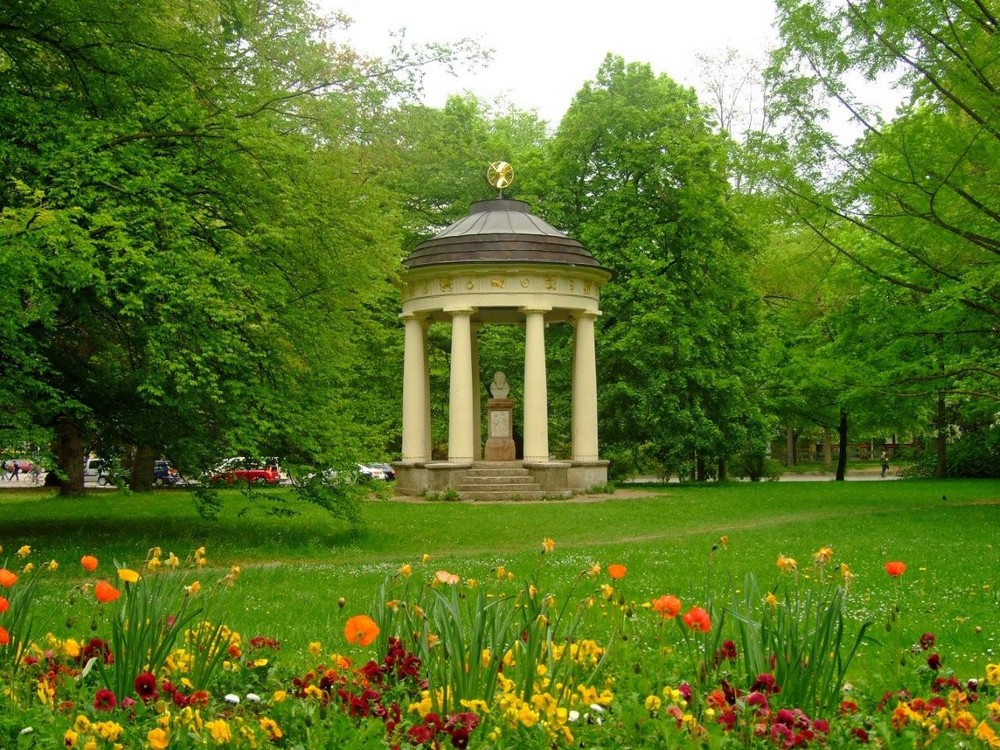 Pavillion im Park