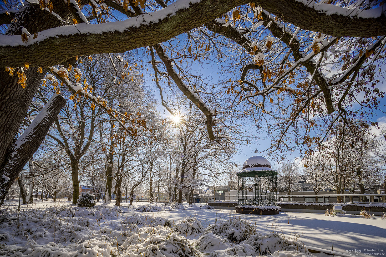 Pavillon im Gegenlicht