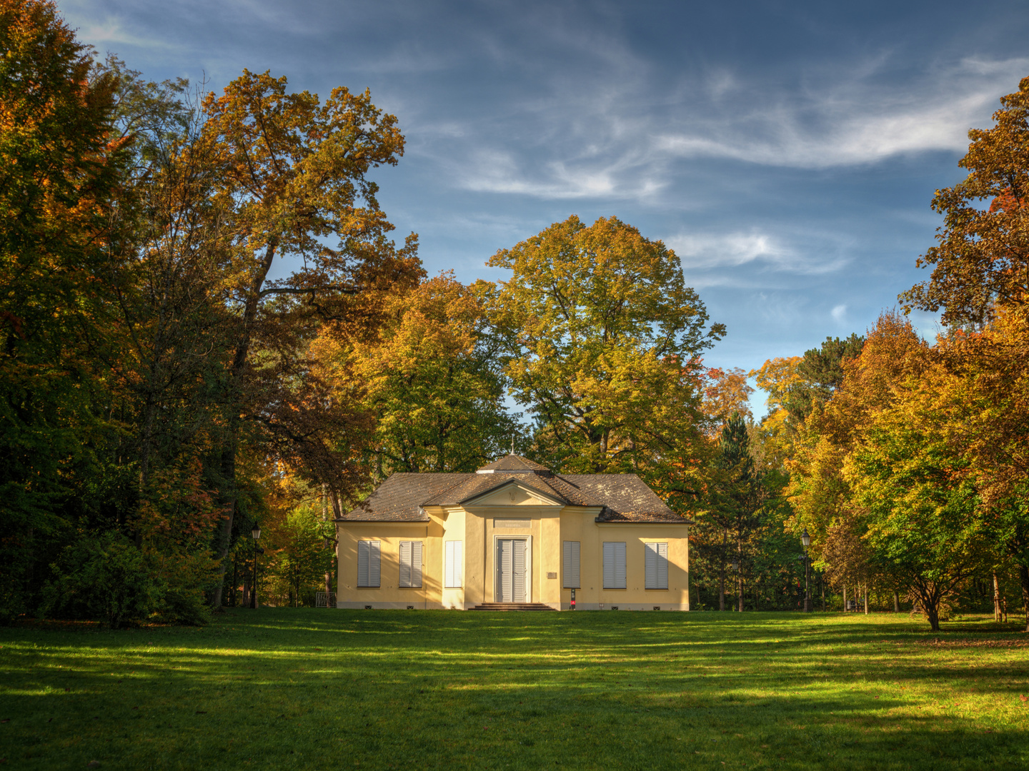 Pavillon im Herbst