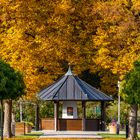 Pavillon im Herbst