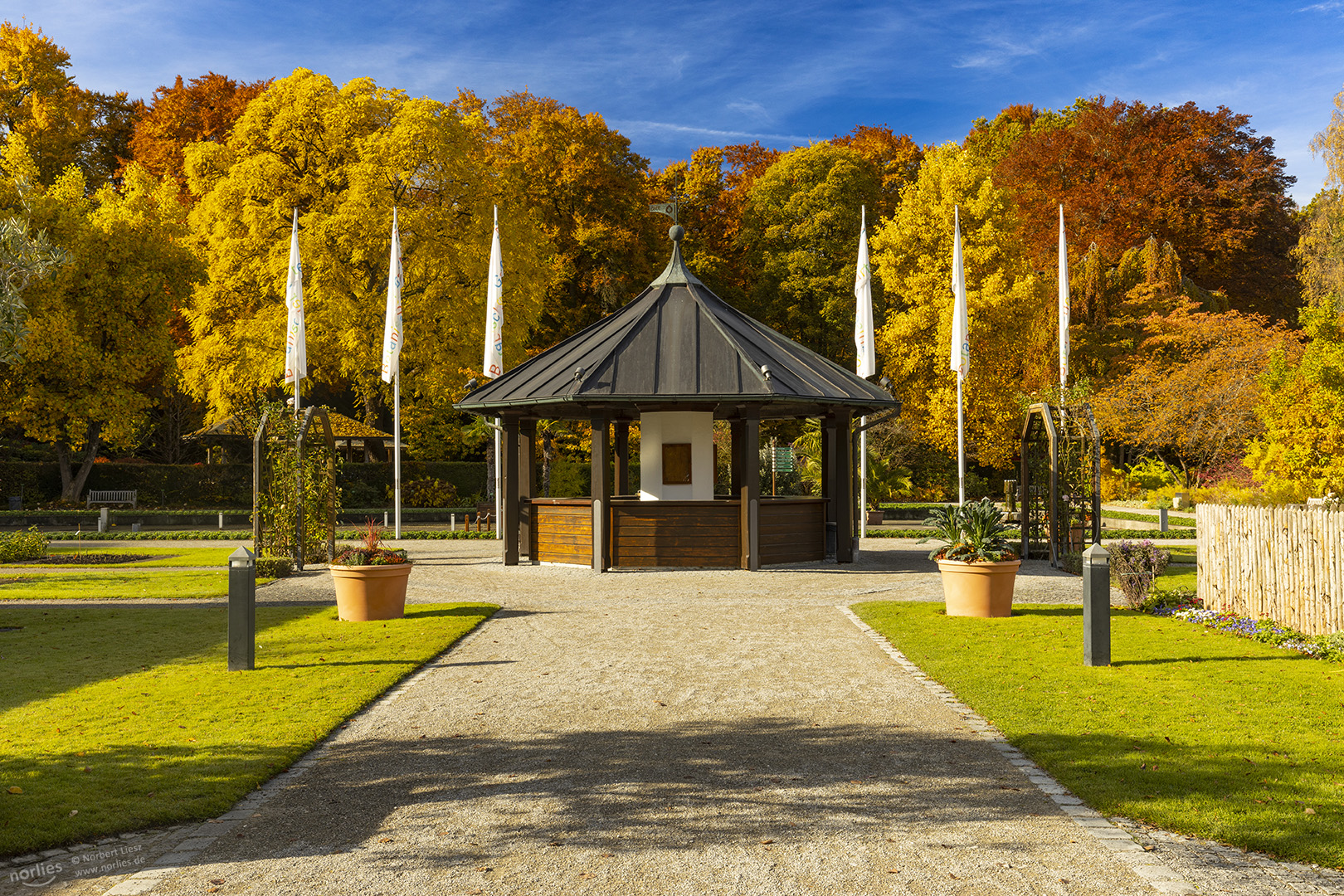 Pavillon im Herbst