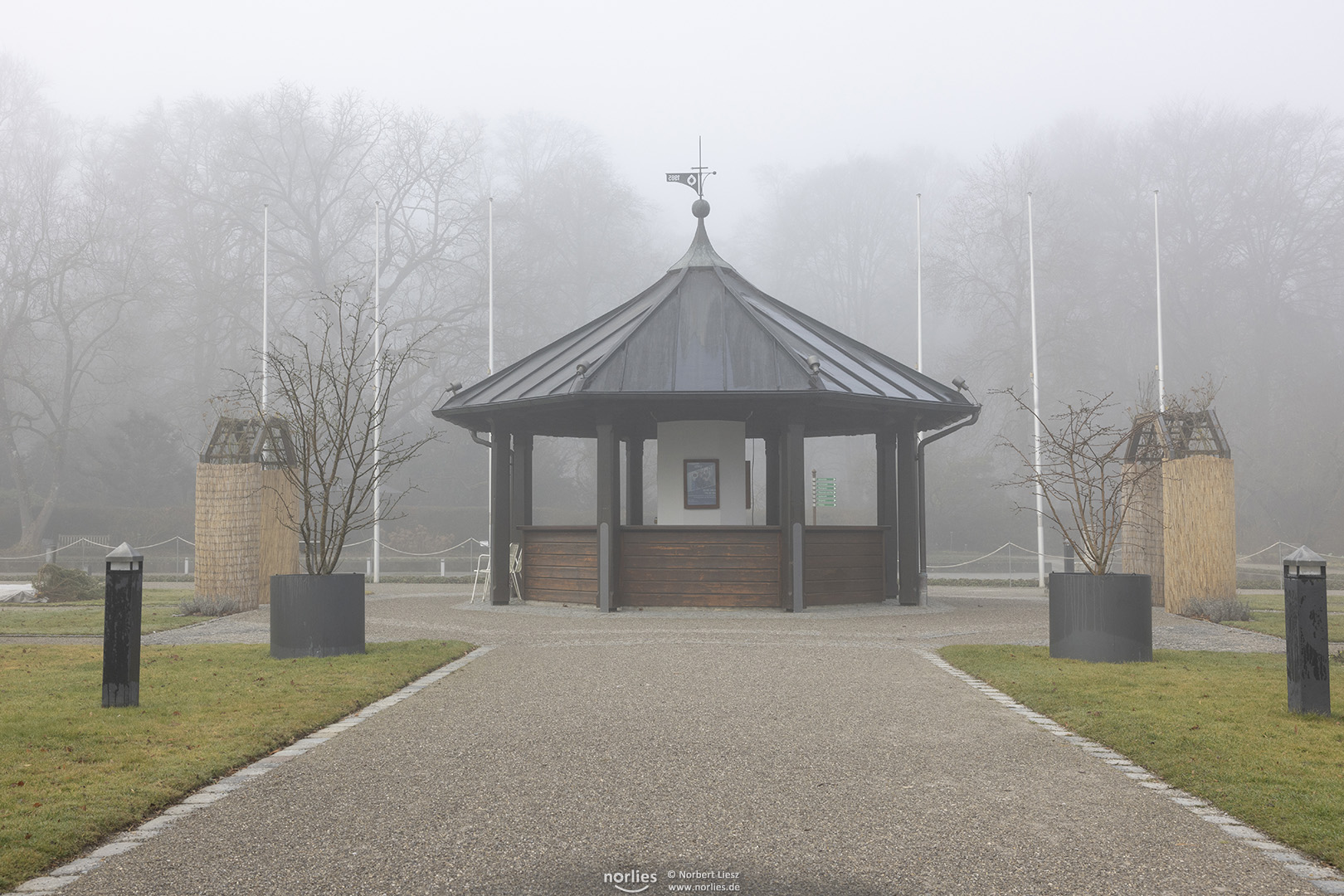 Pavillon im Nebel