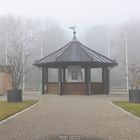 Pavillon im Nebel