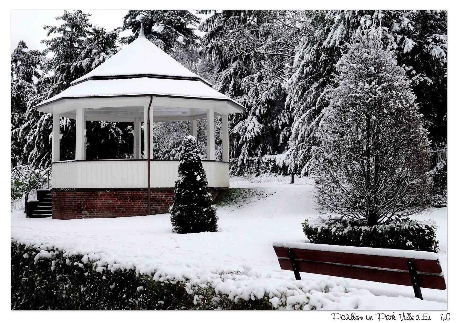 Pavillon im Schnee