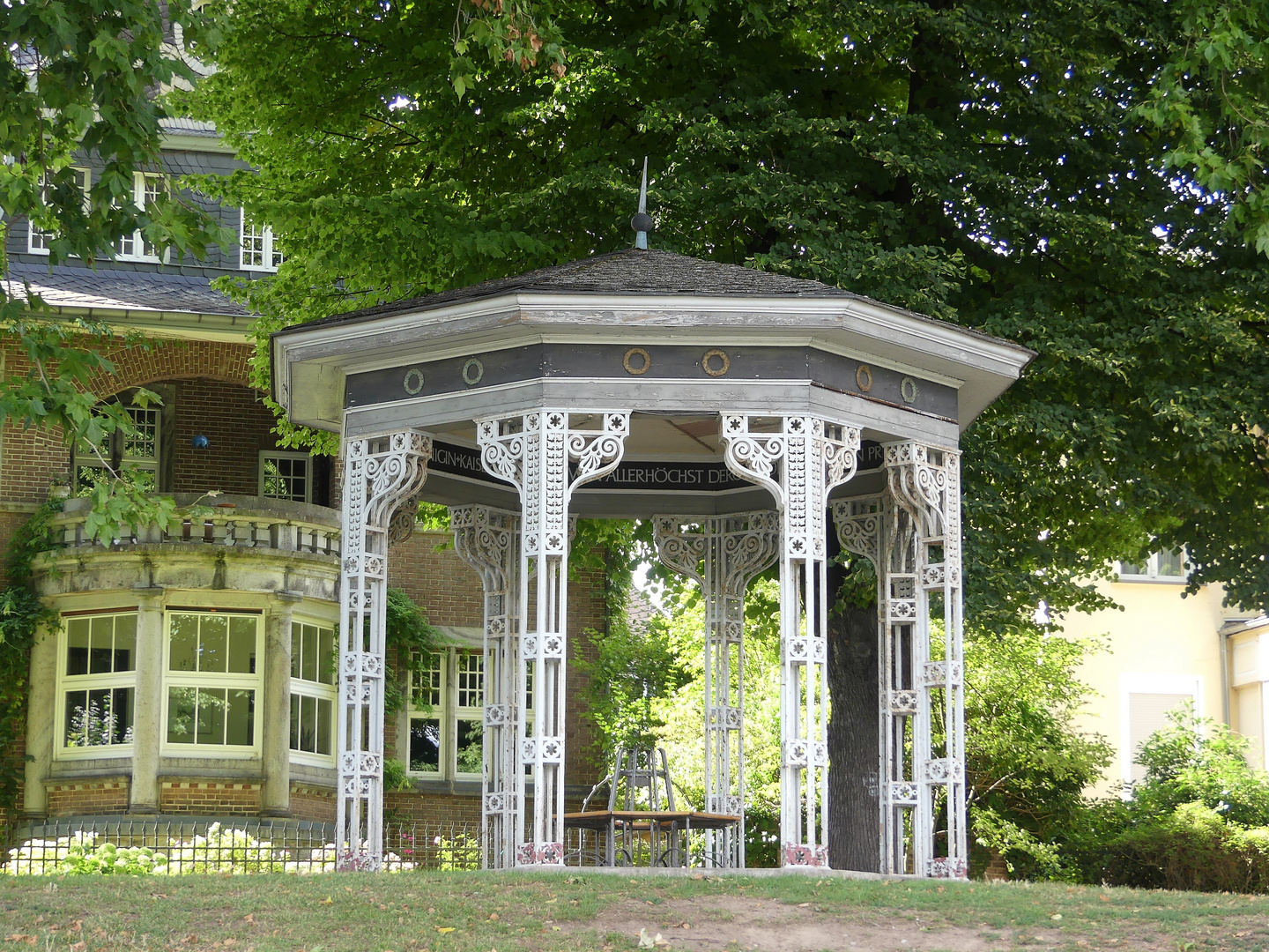 Pavillon in den Rheinanlagen Koblenz