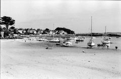 Pays de Léon argentique -3- Ambiance à marée basse dans le port de l'Île de Batz