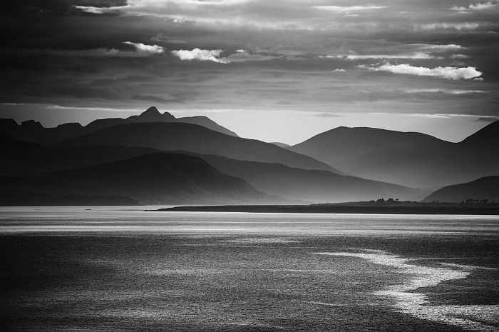 Paysage d'écosse sur l'océan